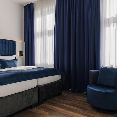 Homaris East Side Hotel Berlim Exterior foto