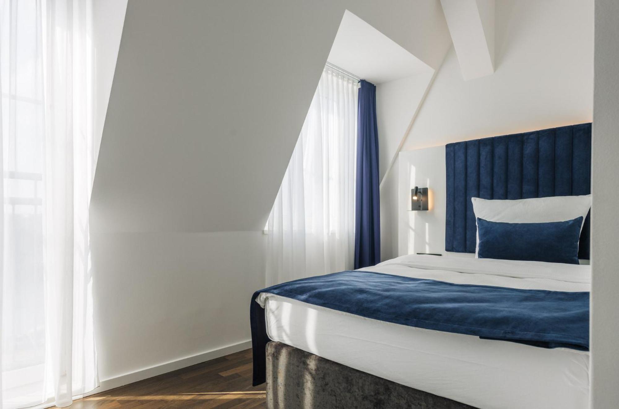 Homaris East Side Hotel Berlim Exterior foto