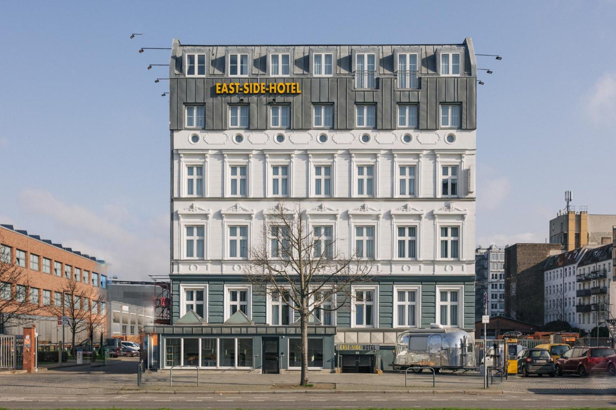 Homaris East Side Hotel Berlim Exterior foto