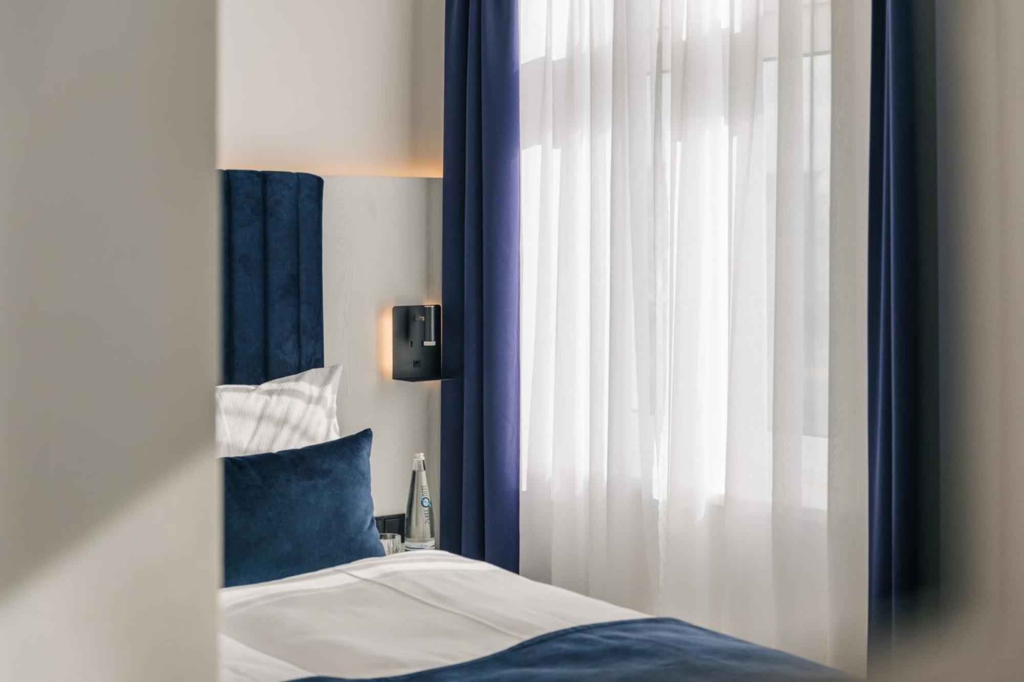 Homaris East Side Hotel Berlim Exterior foto