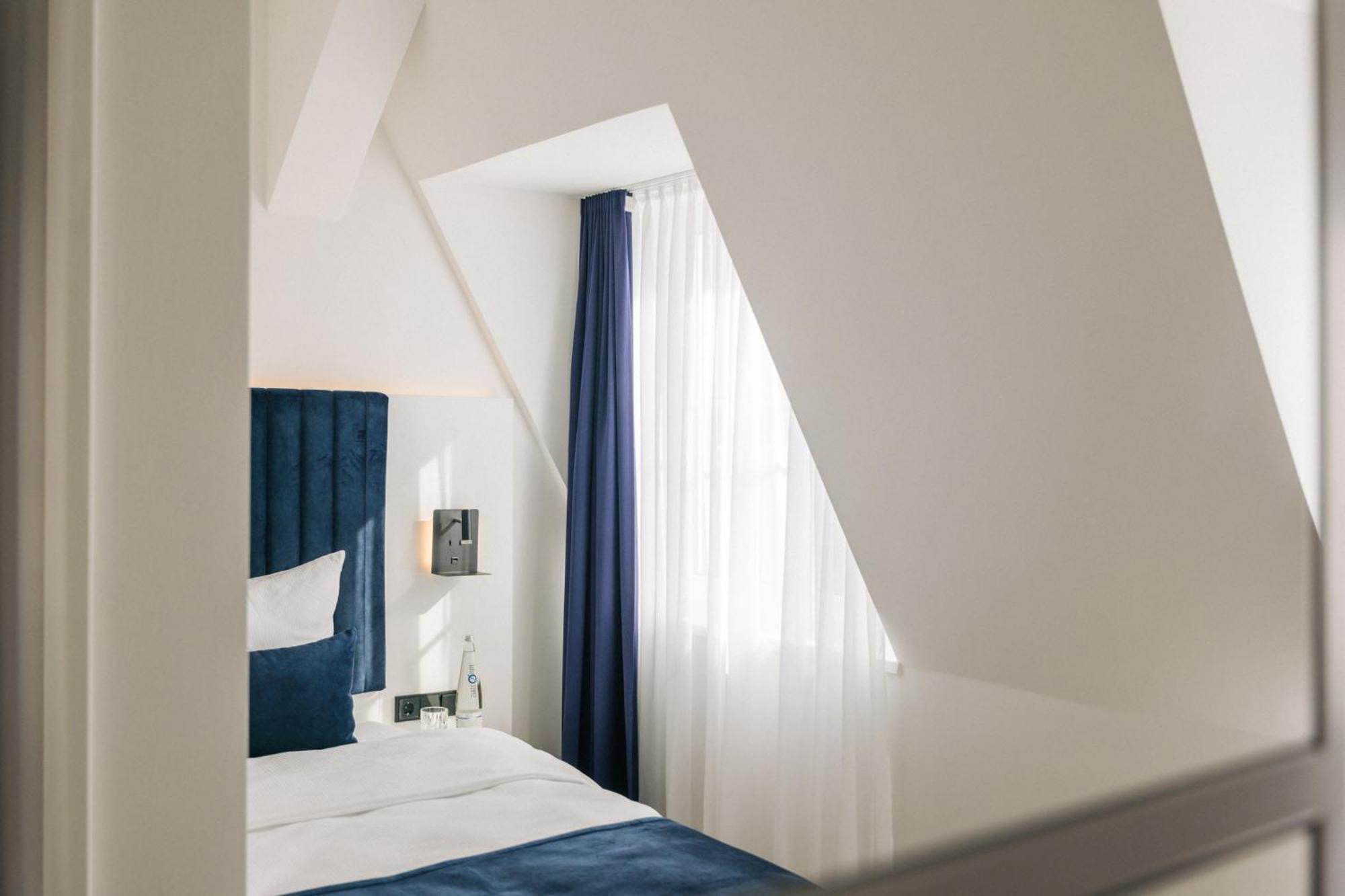 Homaris East Side Hotel Berlim Exterior foto