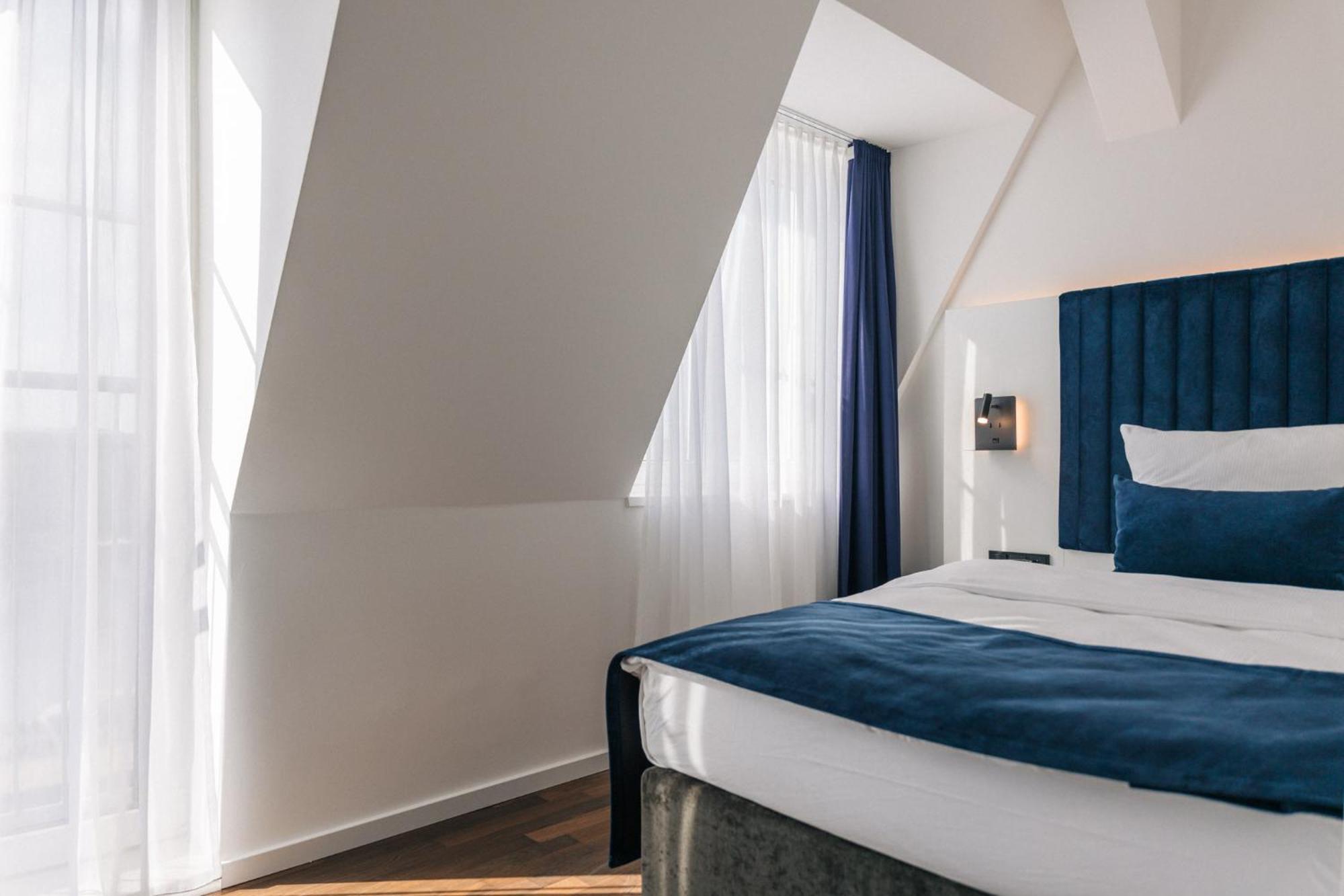 Homaris East Side Hotel Berlim Exterior foto