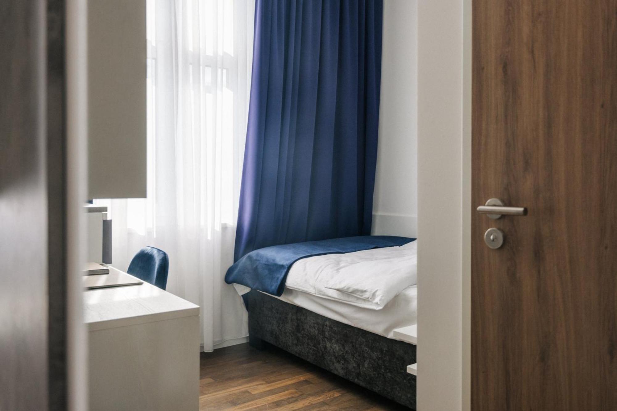 Homaris East Side Hotel Berlim Exterior foto