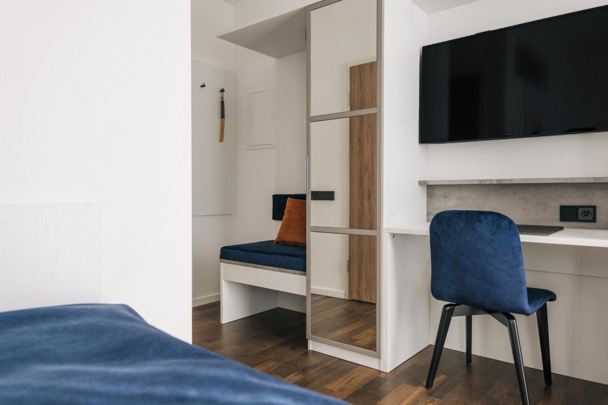 Homaris East Side Hotel Berlim Exterior foto
